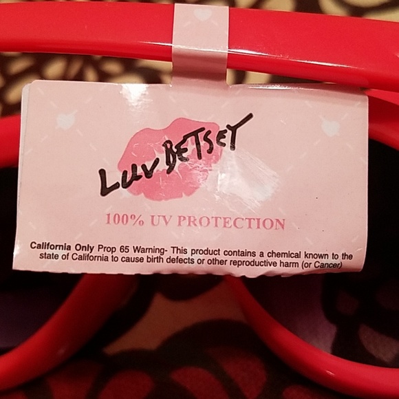 NWT Betsey Johnson sunglasses - Picture 5 of 5